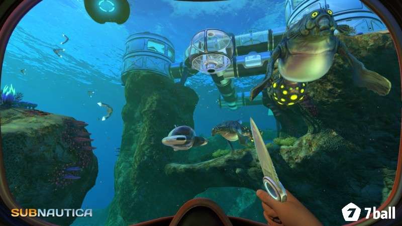 Thế giới mở trong game Subnautica rộng lớn với nhiều khu vực đại dương và hang động bí ẩn