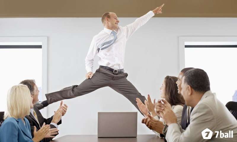 Giấc mơ thấy được thăng chức lên làm giám đốc là điềm báo tích cực về sự nghiệp của bạn