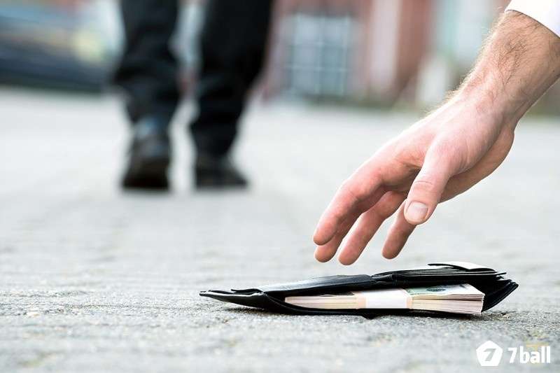 Mơ thấy nhặt được ví da là có điềm được quý nhân giúp đỡ, khi đó mơ thấy ví da số mấy - đừng bỏ qua nhé