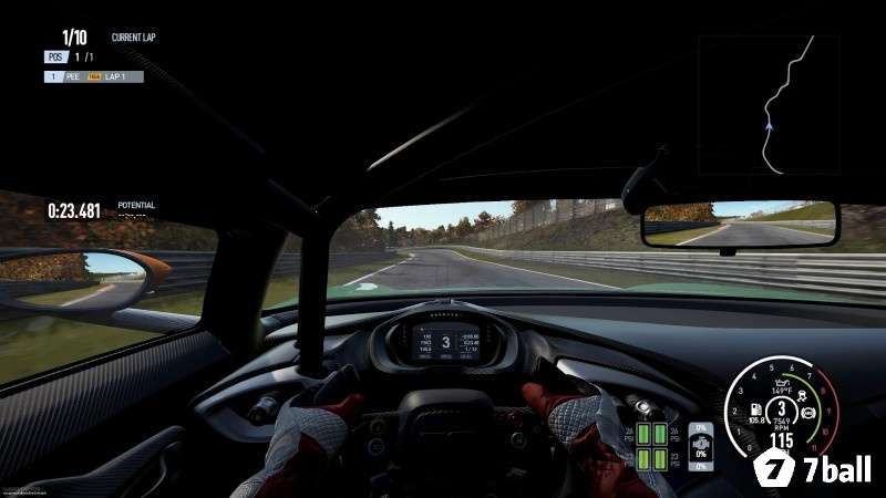 Tay lái vô lăng trong Project CARS 2 thể hiện phản hồi lực khi qua gờ đường