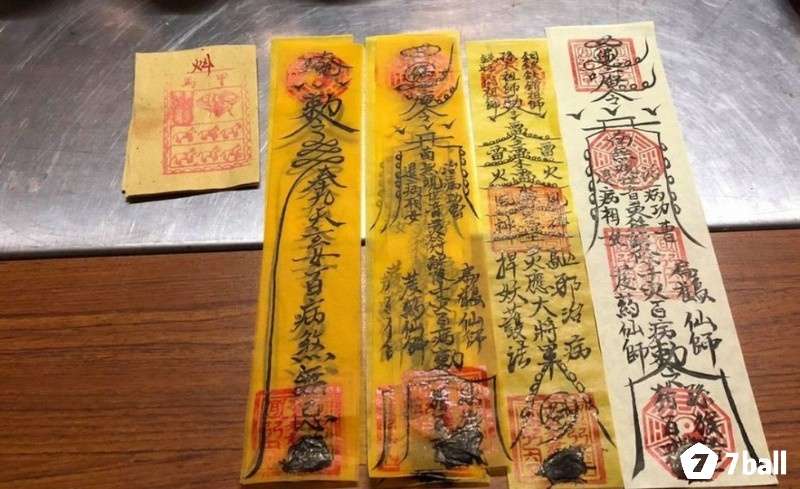 Giấc mơ thấy mình nhặt được lá bùa là điềm báo cho những thay đổi trong cuộc sống của bạn