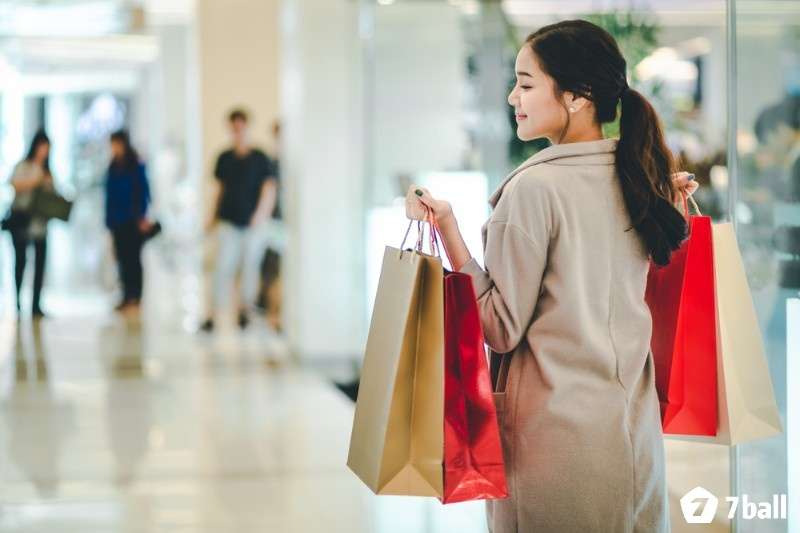 Mơ thấy mình đi mua sắm một mình nhắc bạn cần nghỉ ngơi và cân bằng lại tinh thần