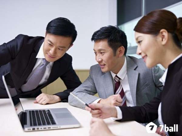 Giấc mơ thấy cấp trên có ý nghĩa cho quyền lực và sự ổn định trong bạn